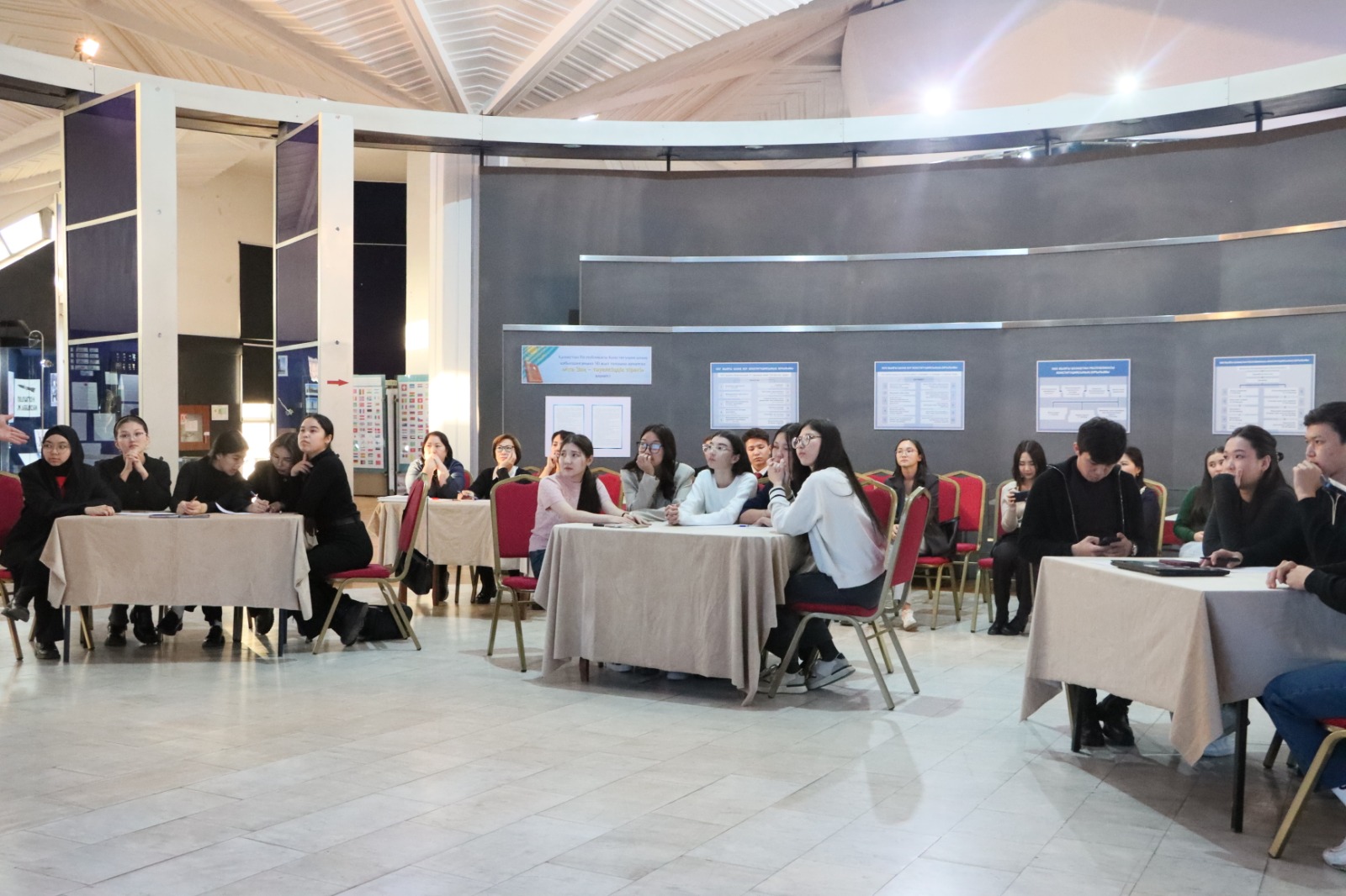 Қазақстан Республикасы Ұлттық музейінде 2025 жылдың 17 қараша күні Халықаралық студенттер күніне орай «Ойшылдар алаңы» ғылыми-зияткерлік іс-шарасы өтті.